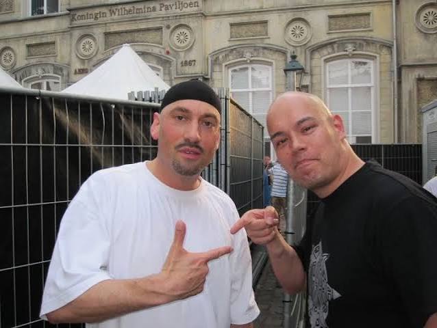 Extince backstage