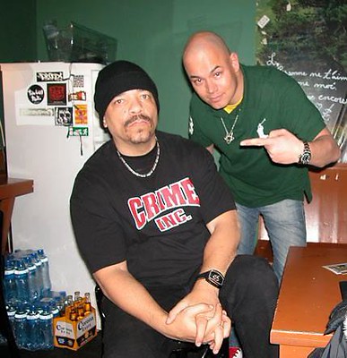Ice-T backstage with the crew